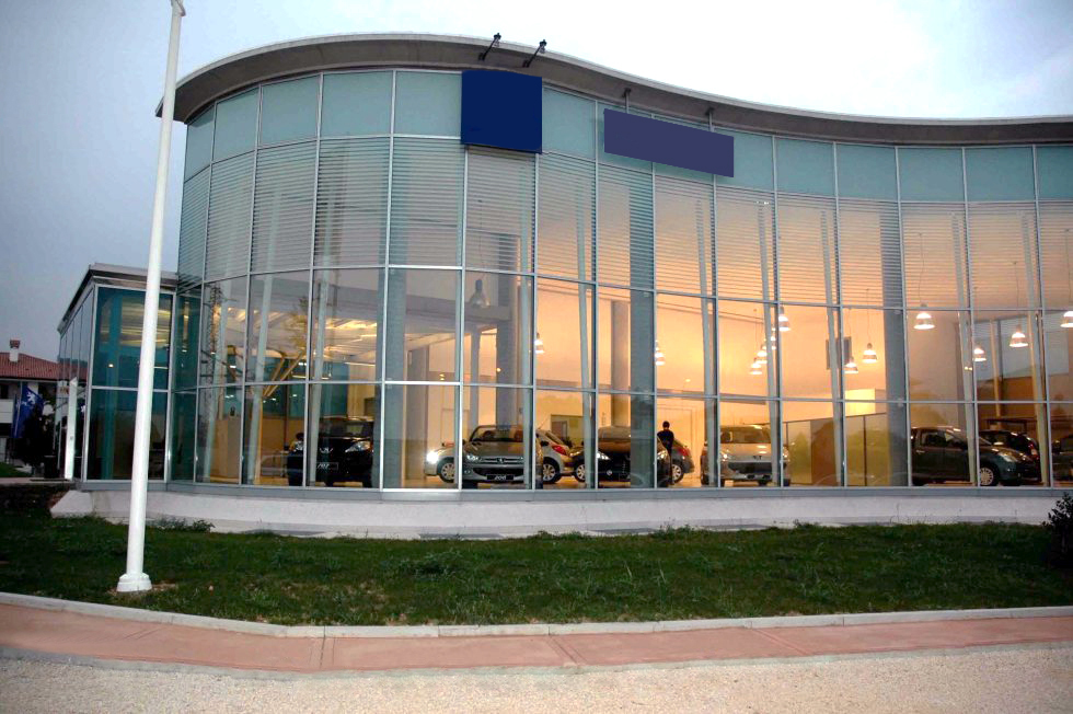 Vetrine per negozi: perché scegliere l’alluminio.