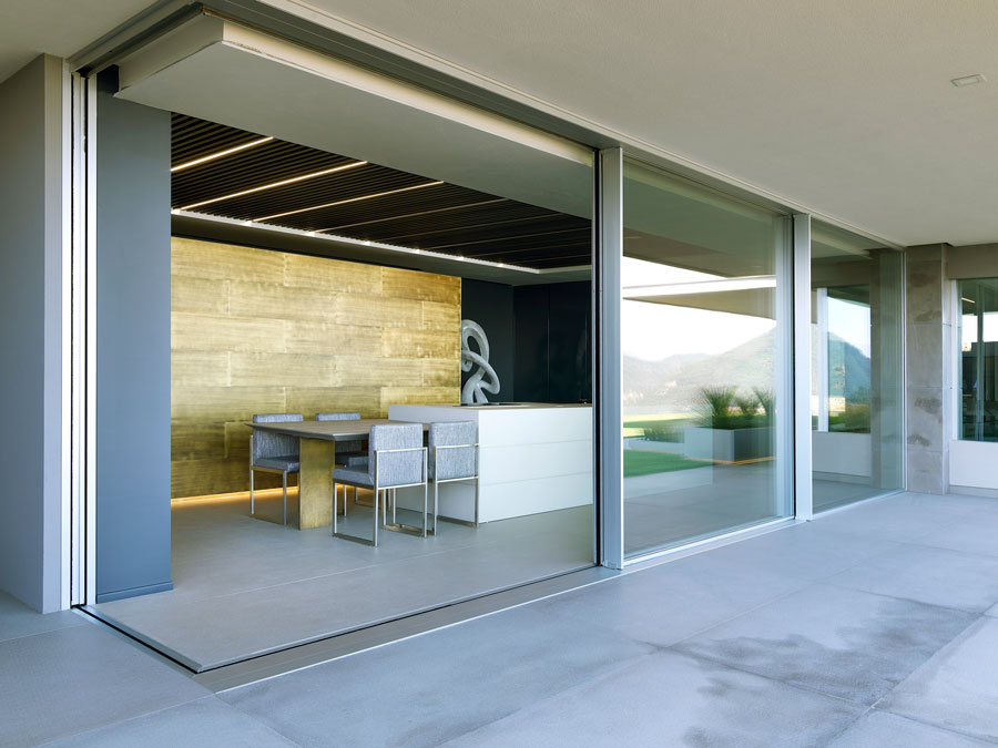 Infissi in PVC o alluminio: resistenza e durabilità.