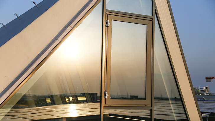 Verniciatura infissi alluminio: precisione in ogni punto.