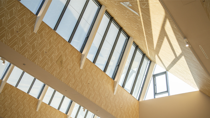 interno edificio ENFC ENFC: la soluzione per infissi che salvaguardano la sicurezza delle persone.