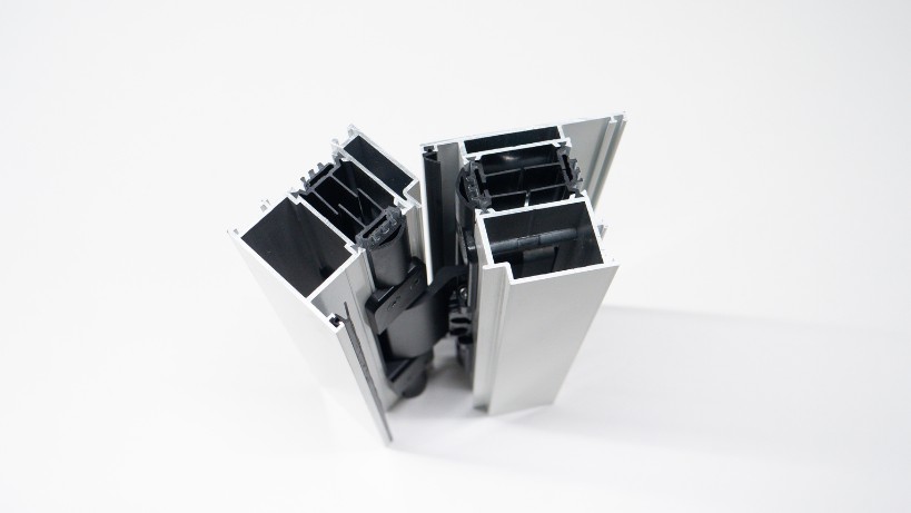 gastaldello porte 1 07 Cerniere per porte di ingresso in alluminio: le nuove soluzioni di Gastaldello Sistemi.