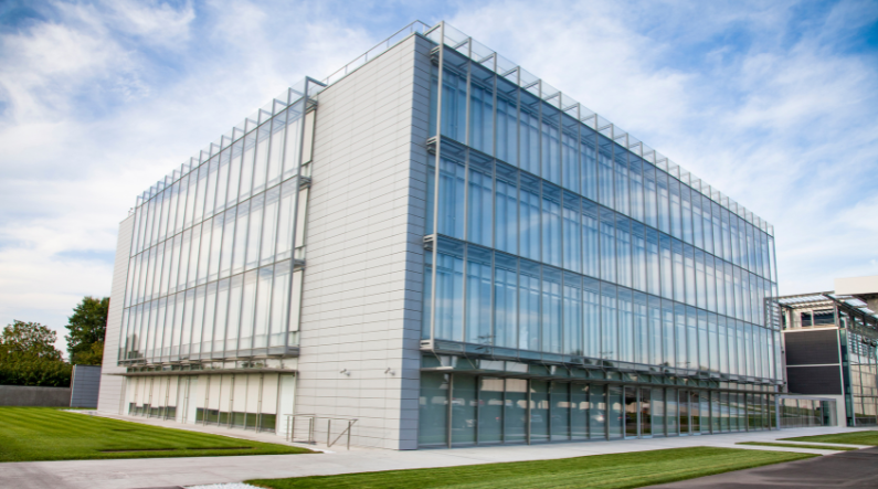 Sistemi per facciate continue: design e performance